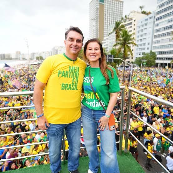 Exemplo de Foto tirada por outra pessoa com Jair Bolsonaro